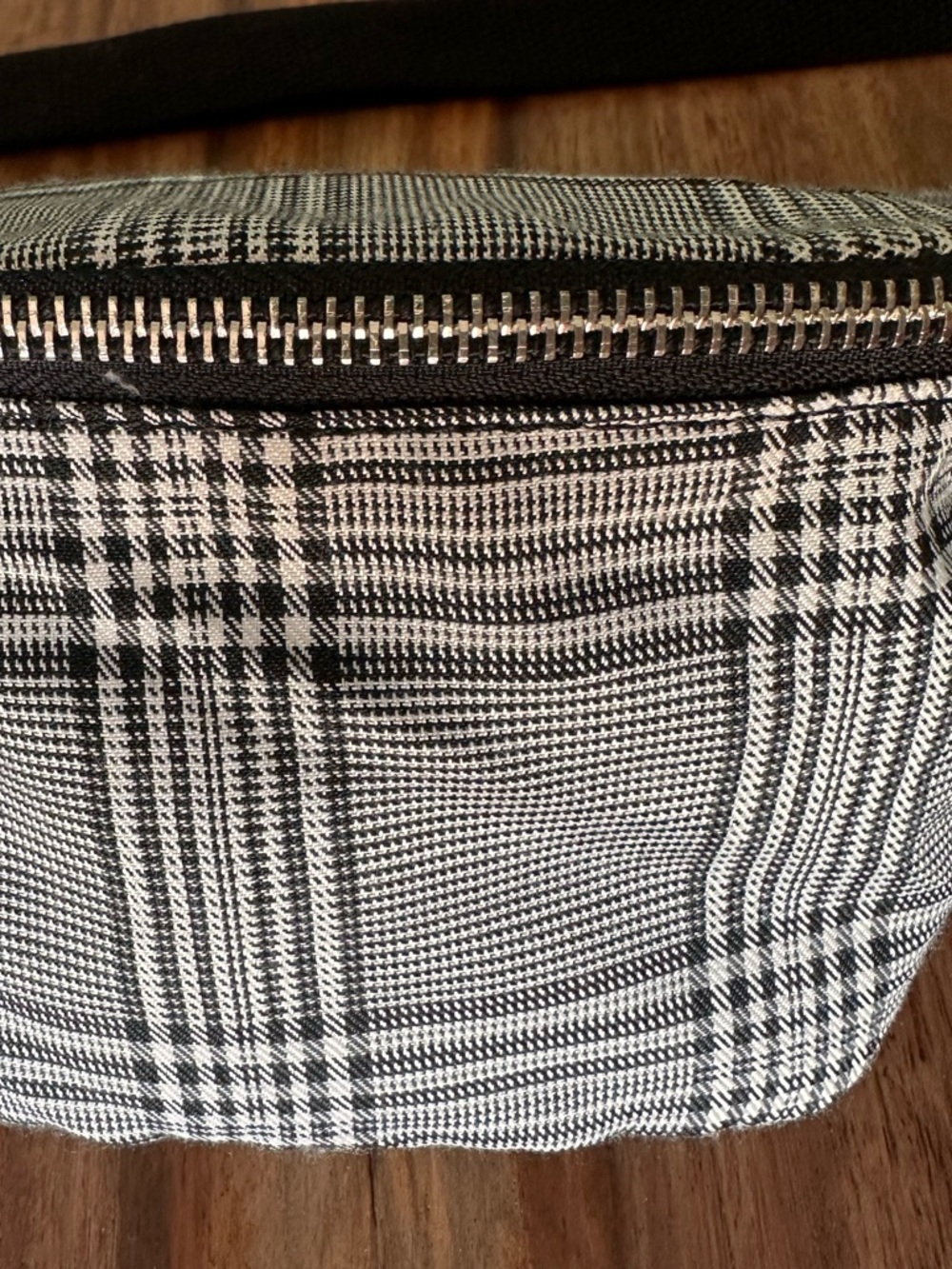 Fanny pack belt bag black & white plaid Stripes Waist Bag NWOT zipper Forever 21 - Picture 11 of 17